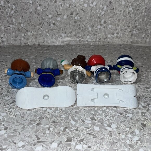 Fisher Price Little People 2022 Winter Olympics with Snowboards & Others Figures - Picture 10 of 11